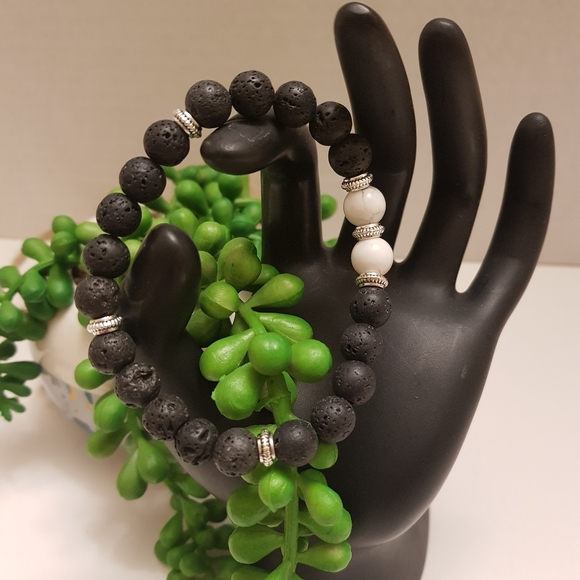 Black Lava Stone Diffuser Bracelet Unisex - Picture 2 of 6